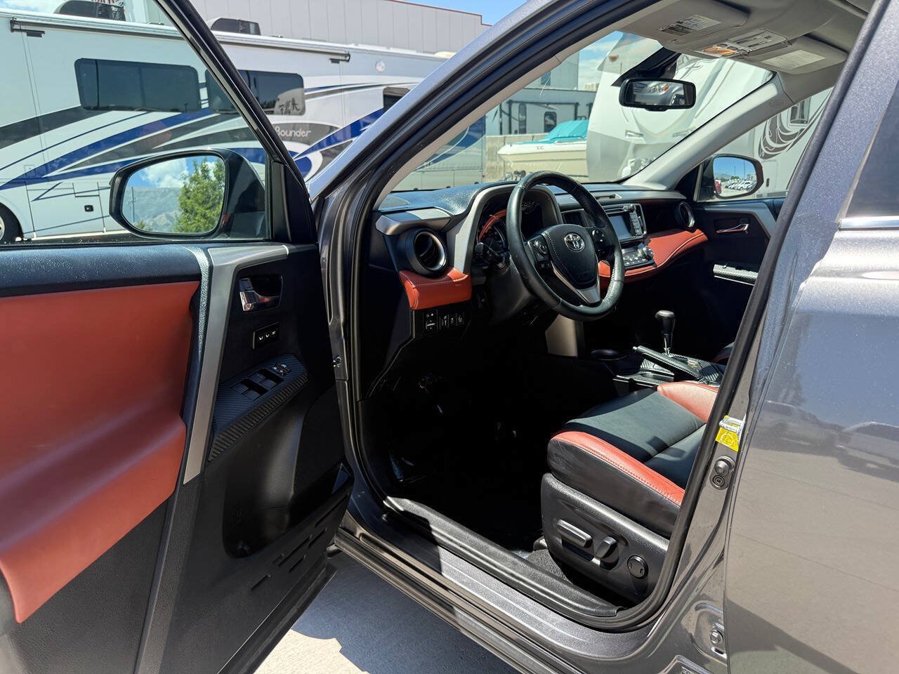 Used 2014 Toyota RAV4 Limited w/ Technology Package FWD image 16