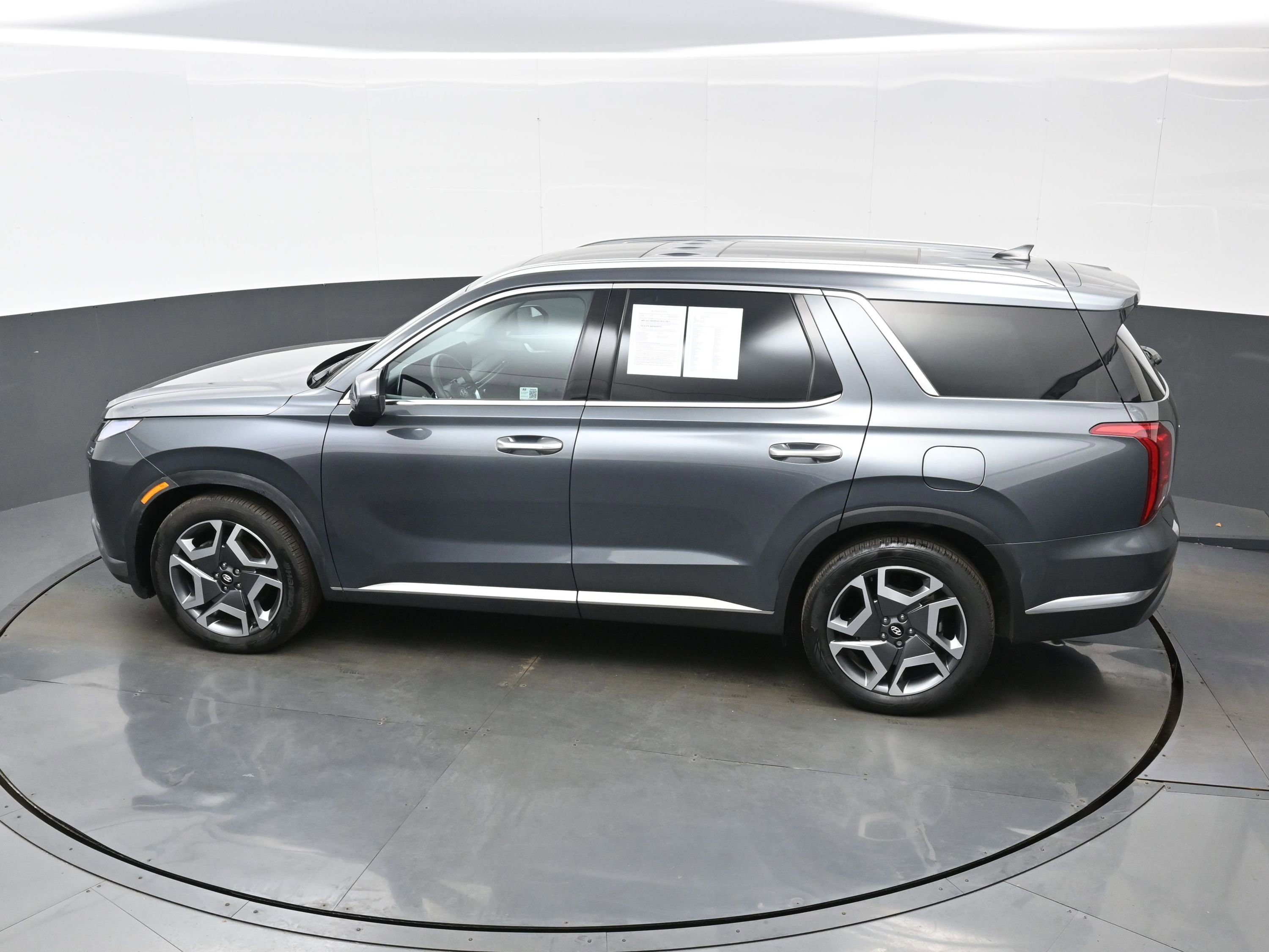 Used 2025 Hyundai Palisade Limited image 36