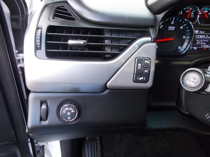 Used 2018 Chevrolet Tahoe LT w/ Luxury Package RWD image 30