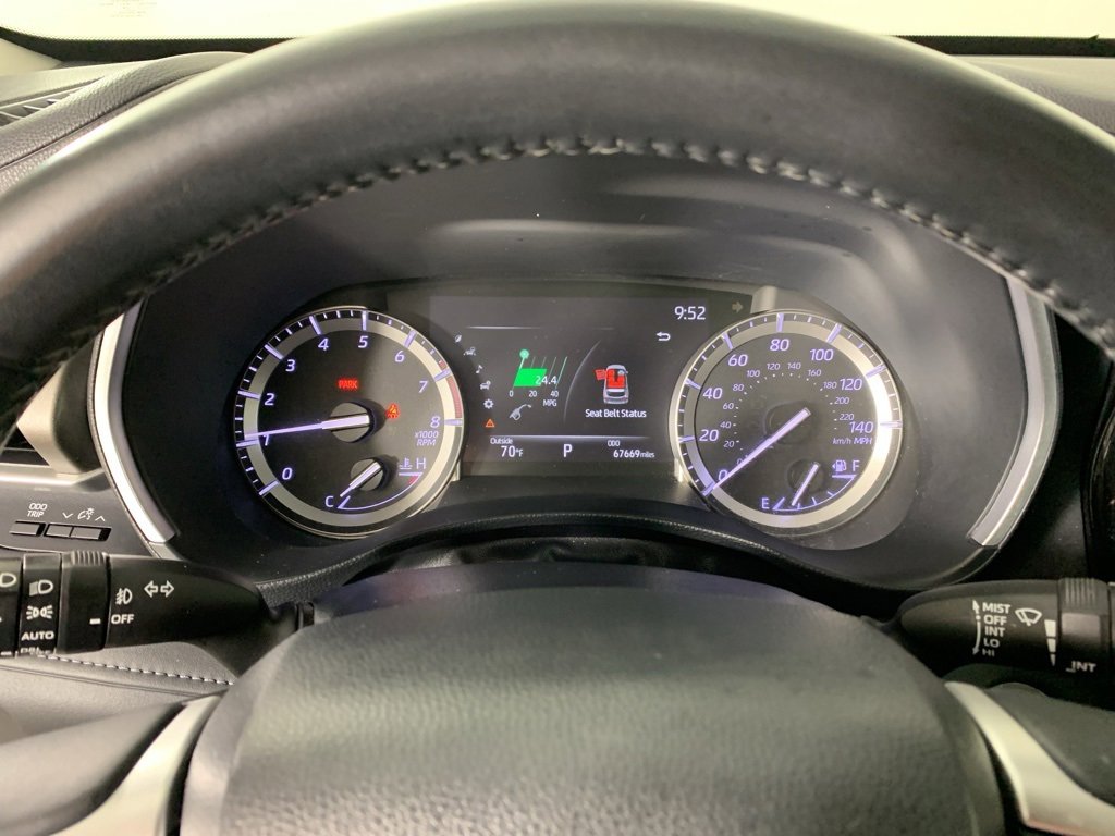 Used 2022 Toyota Highlander XLE image 6