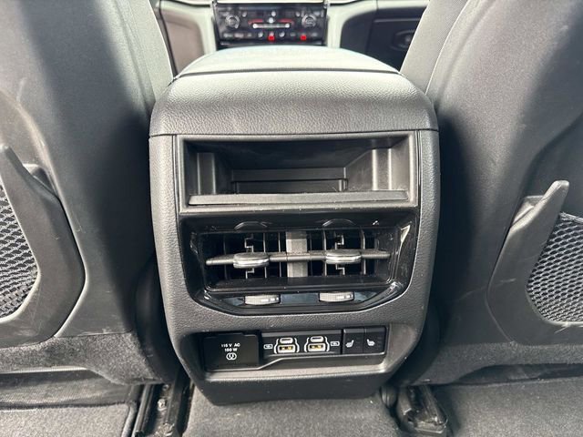 Used 2023 Jeep Grand Cherokee Limited RWD image 31
