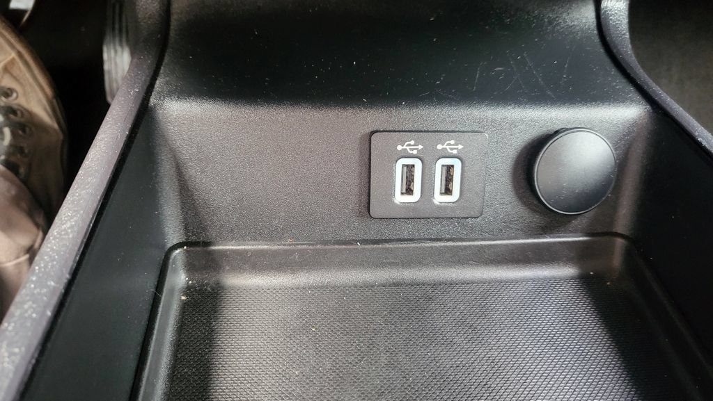 Used 2020 Ford Fusion Energi Titanium FWD image 36