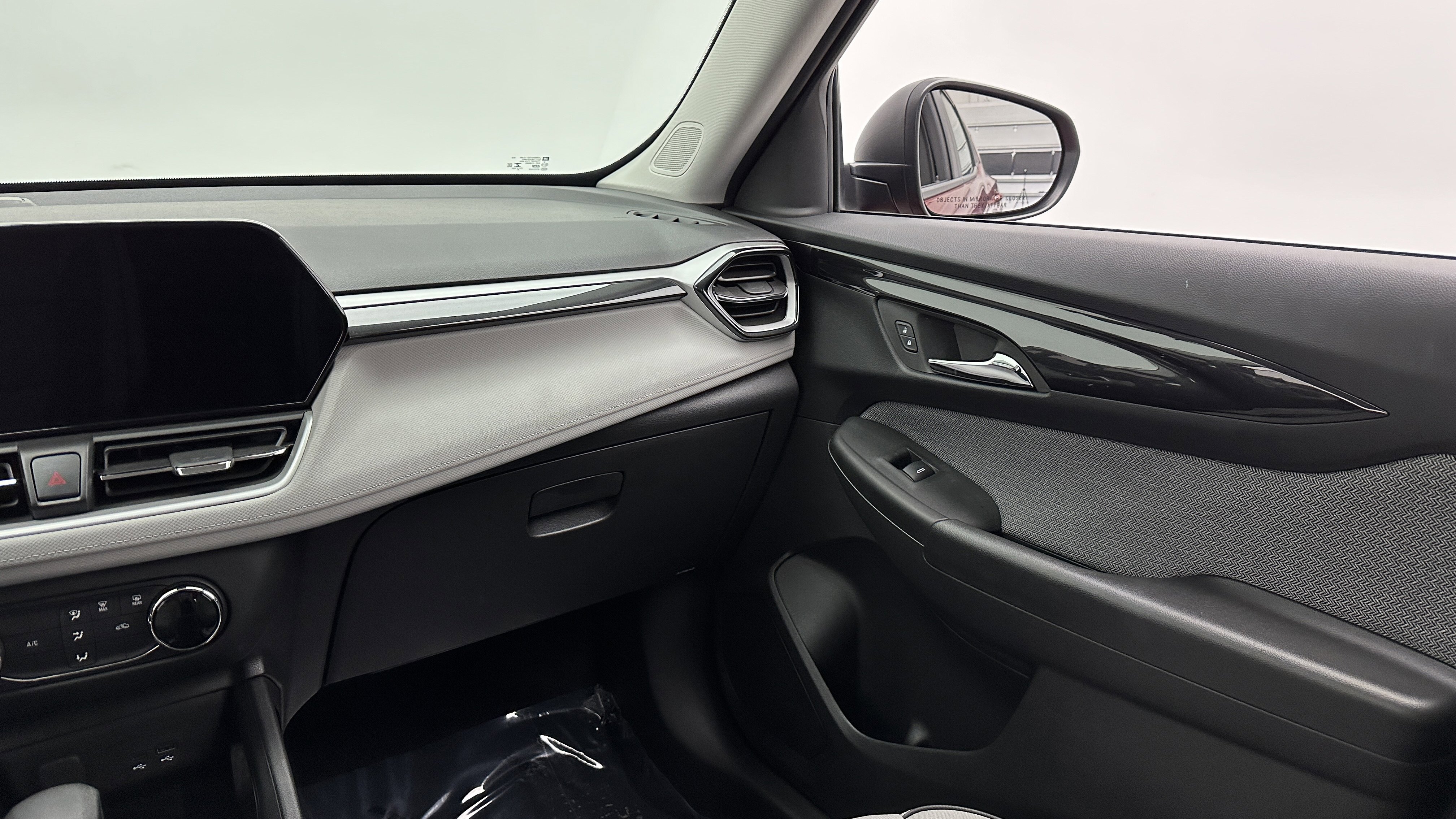 Used 2025 Chevrolet TrailBlazer LS image 26