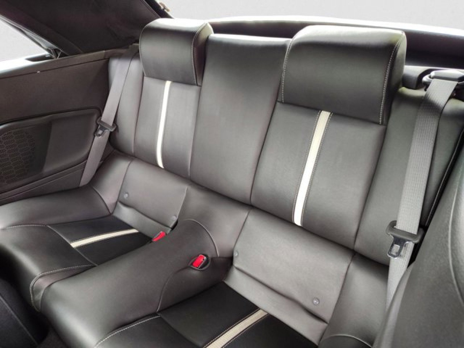 Used 2010 Ford Mustang GT Premium image 16