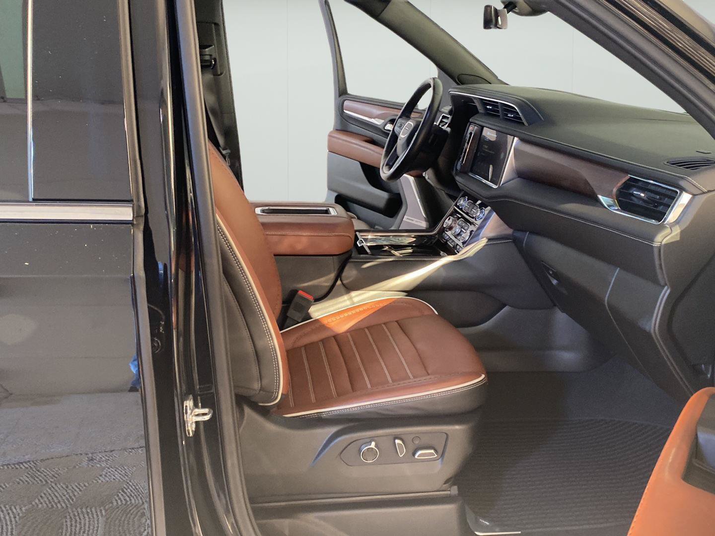 Certified 2023 GMC Yukon Denali Ultimate AWD/4WD image 29