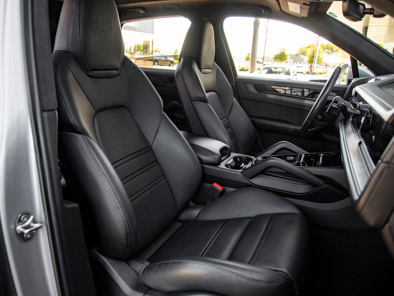 Used 2025 Porsche Cayenne GTS AWD/4WD image 47