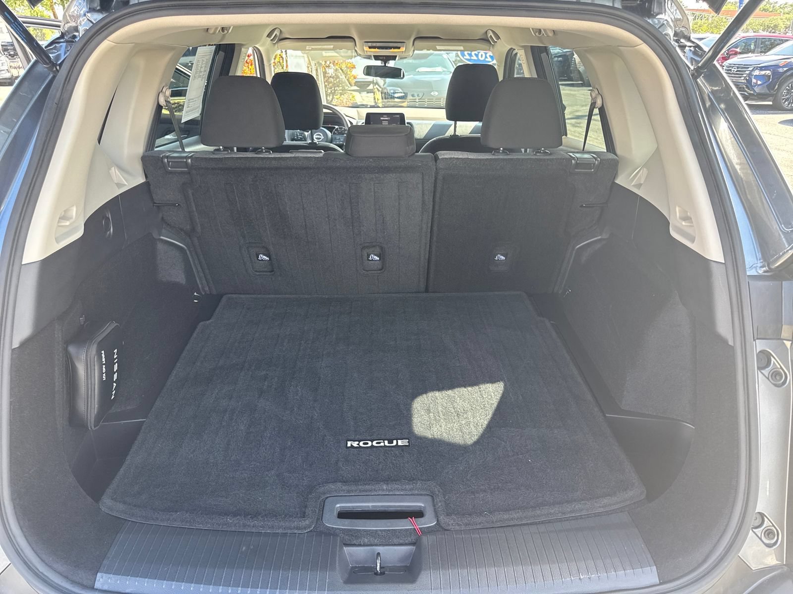 Certified 2022 Nissan Rogue SV FWD image 36