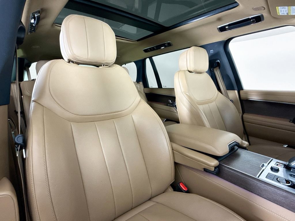 Used 2023 Land Rover Range Rover Long Wheelbase SE image 14
