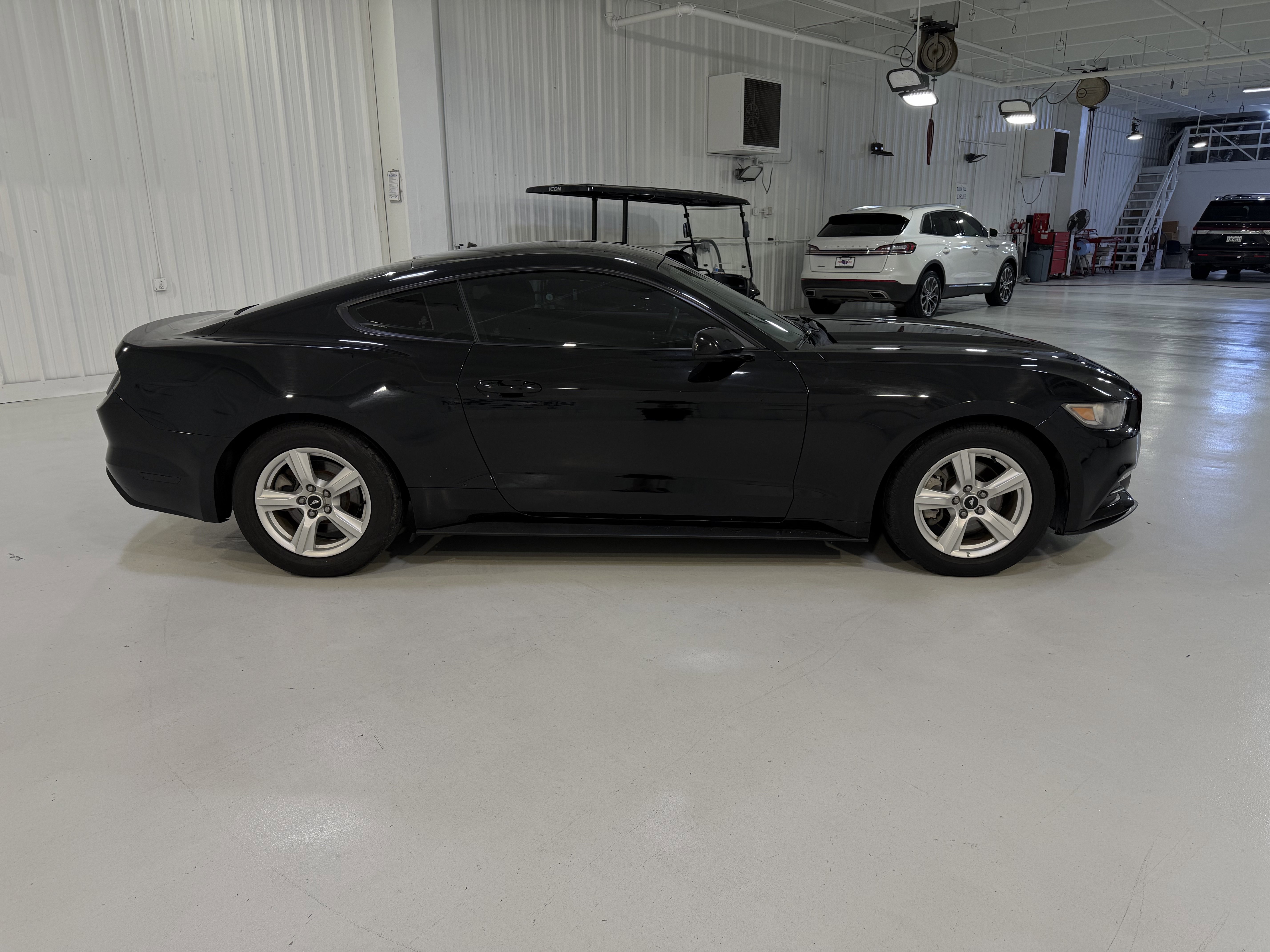 Used 2017 Ford Mustang Coupe RWD image 6