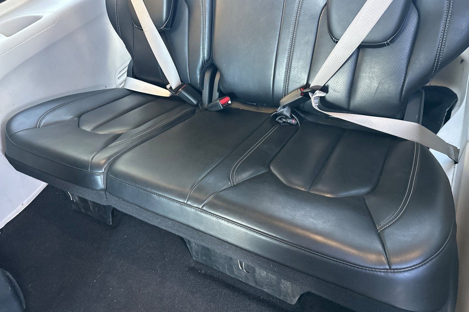 Used 2023 Chrysler Pacifica Touring-L image 17