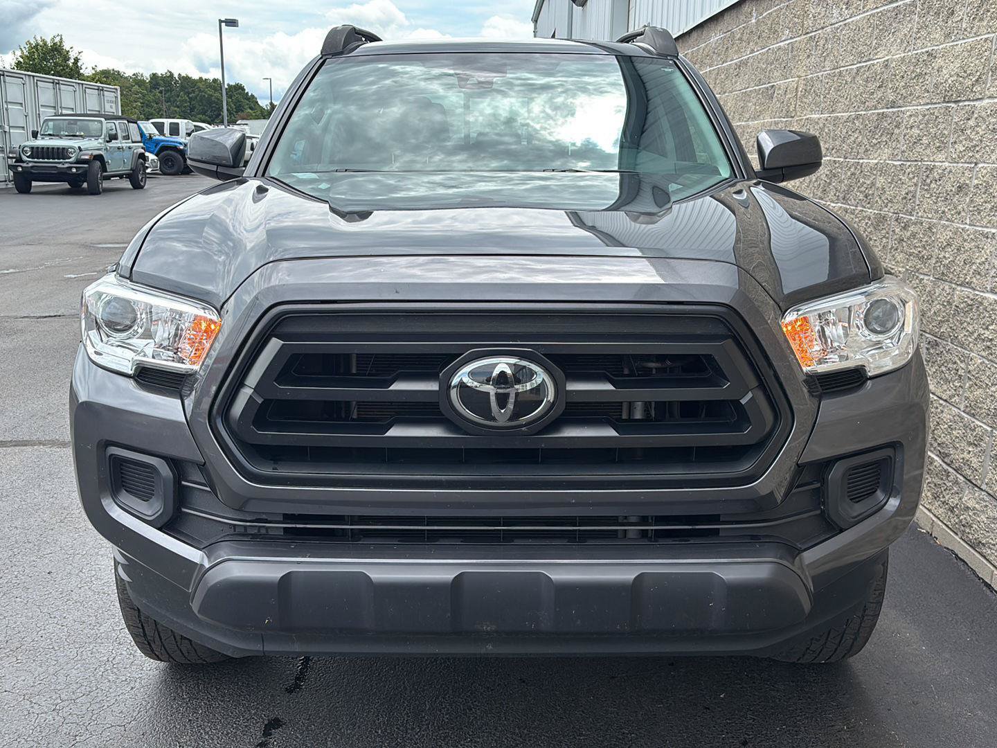 Used 2023 Toyota Tacoma SR AWD/4WD image 37