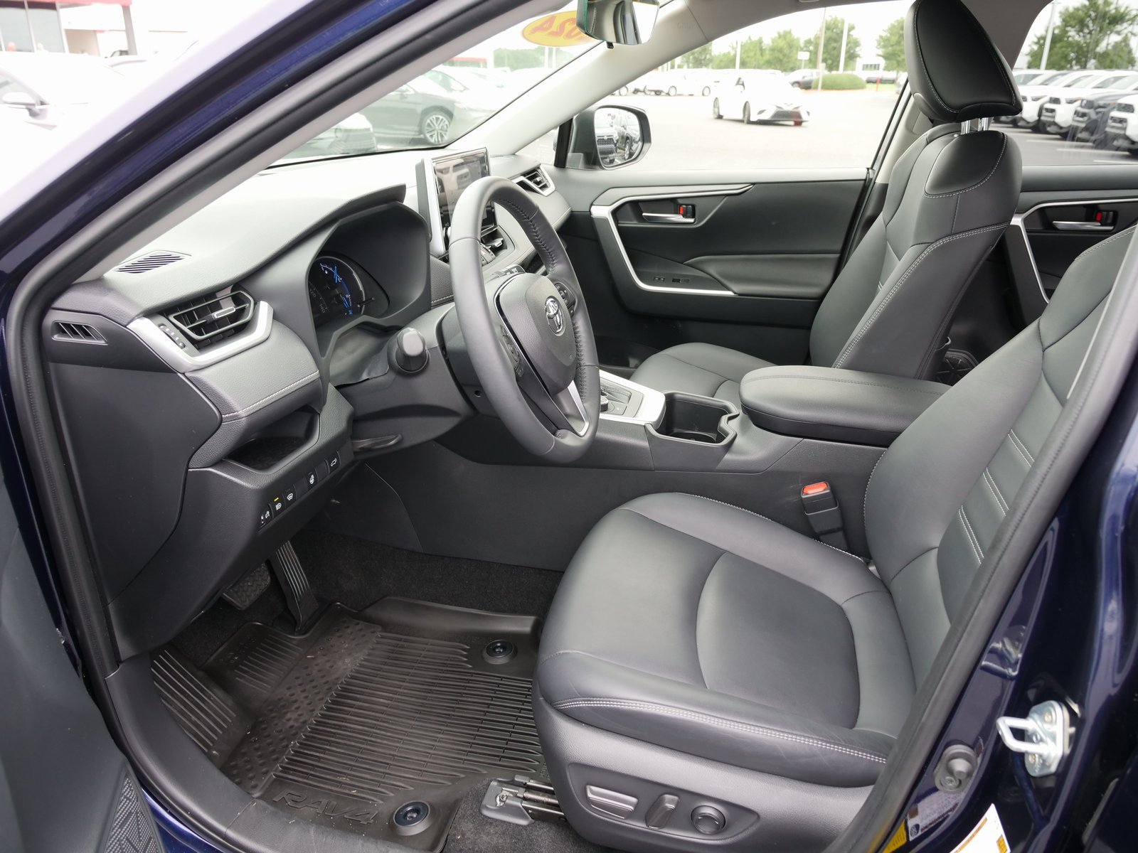 Used 2024 Toyota RAV4 XLE Premium image 15