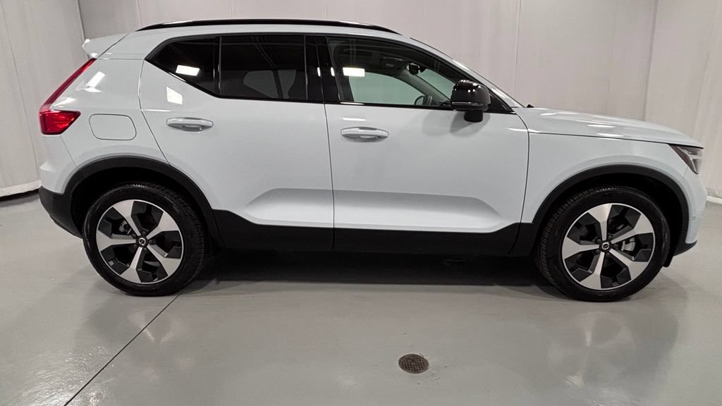 Used 2026 Volvo XC40 B5 Plus w/ Protection Package Premier AWD/4WD image 5