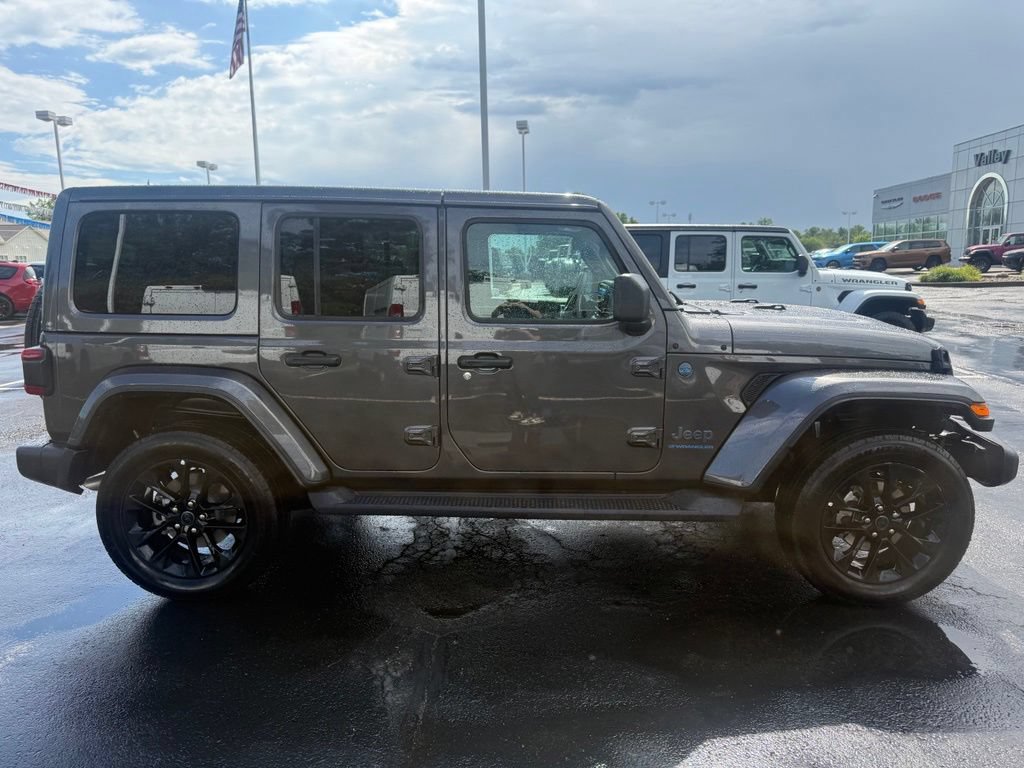 Used 2025 Jeep Wrangler Unlimited Sahara AWD/4WD image 2