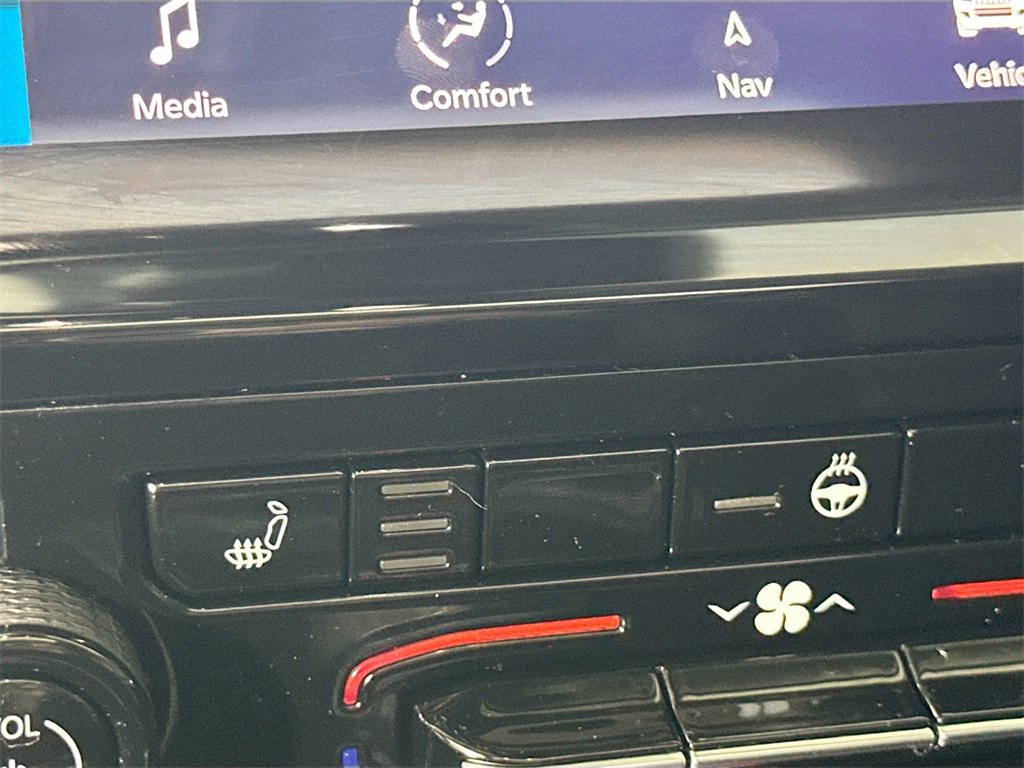 Used 2024 Jeep Grand Cherokee Limited w/ Black Appearance Package image 23