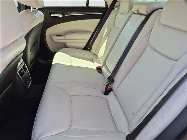 Used 2015 Chrysler 300 Limited w/ Driver Convenience Group RWD image 20