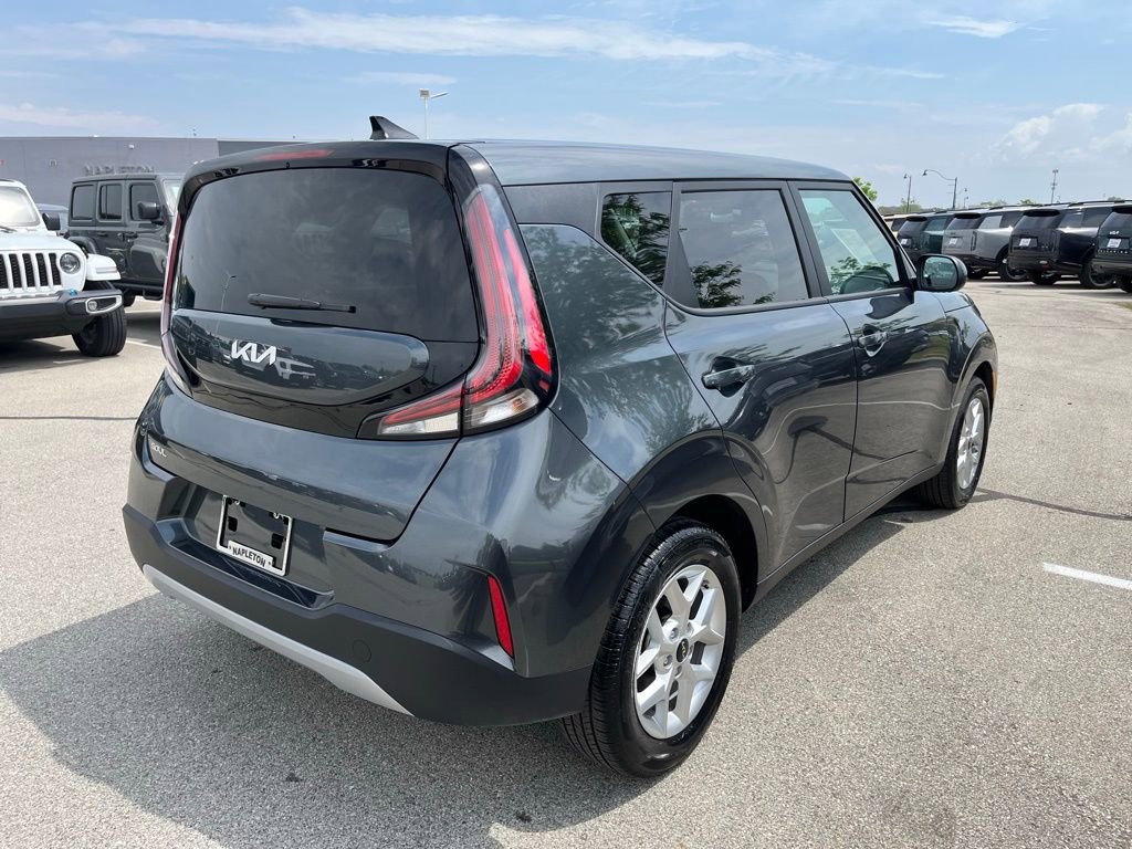 Used 2025 Kia Soul LX w/ LX Technology Package FWD image 7