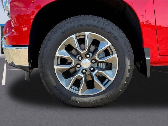 Used 2025 Chevrolet Silverado 1500 LT AWD/4WD image 16