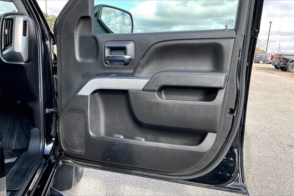 Used 2018 Chevrolet Silverado 1500 LT w/ Redline Edition image 29