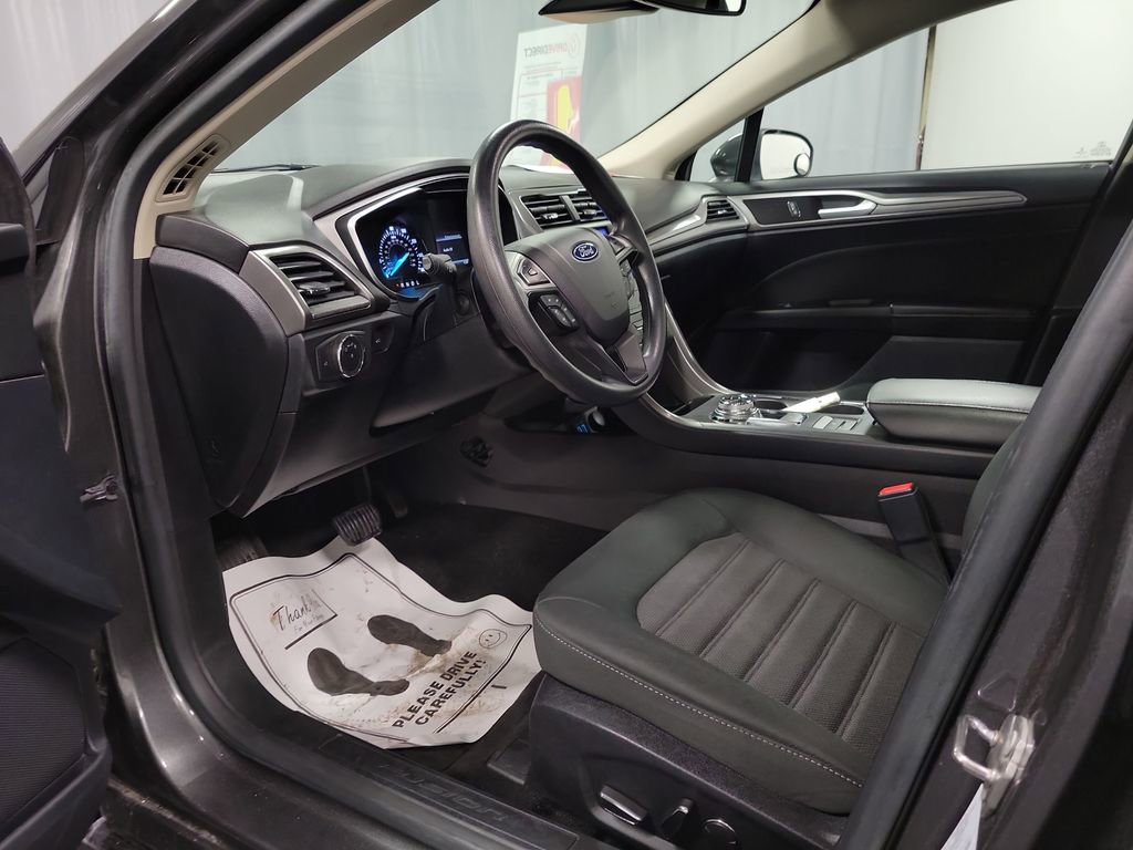 Used 2020 Ford Fusion SE image 13