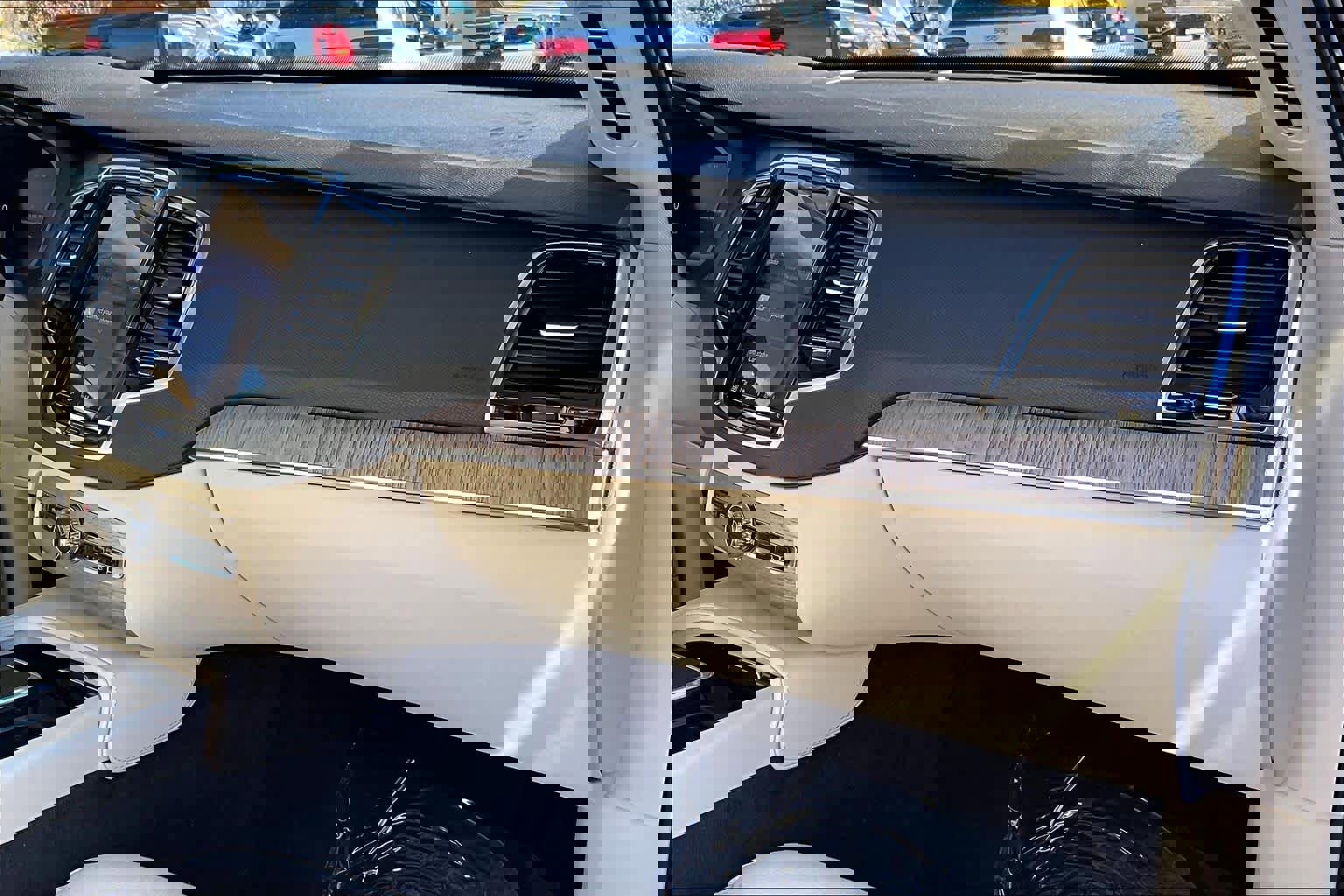 Certified 2024 Volvo XC90 B6 Plus image 17