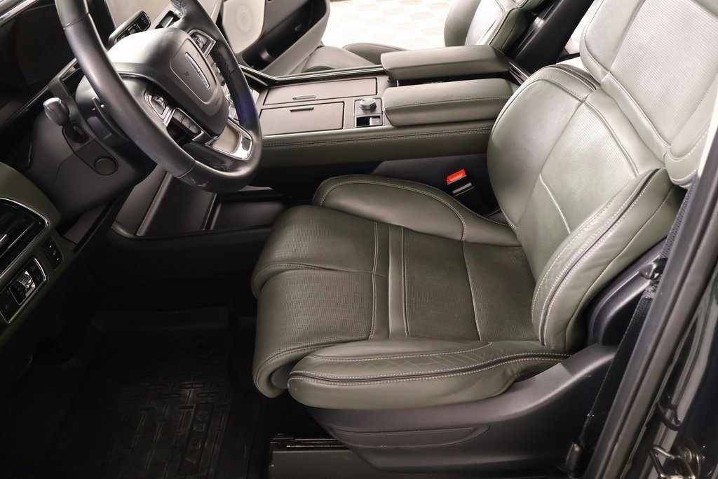 Used 2022 Lincoln Navigator Black Label image 12