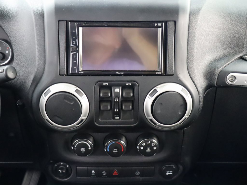 Used 2018 Jeep Wrangler Unlimited Sahara image 16