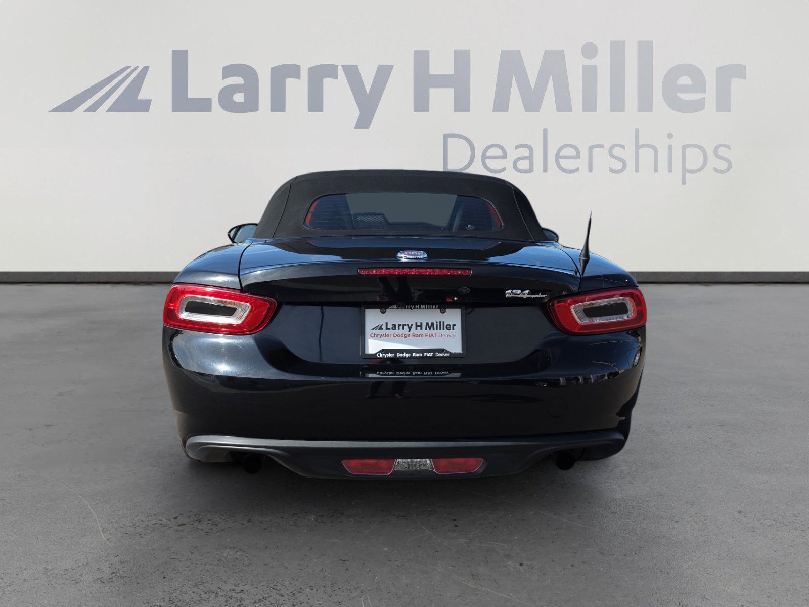 Used 2017 FIAT 124 Spider Classica image 4