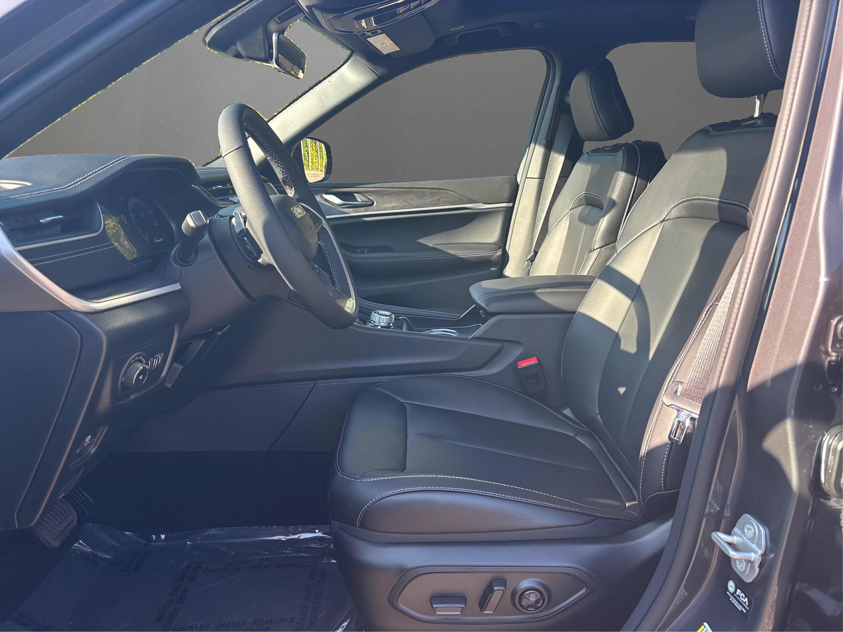 New 2025 Jeep Grand Cherokee Limited w/ Black Appearance Package image 11