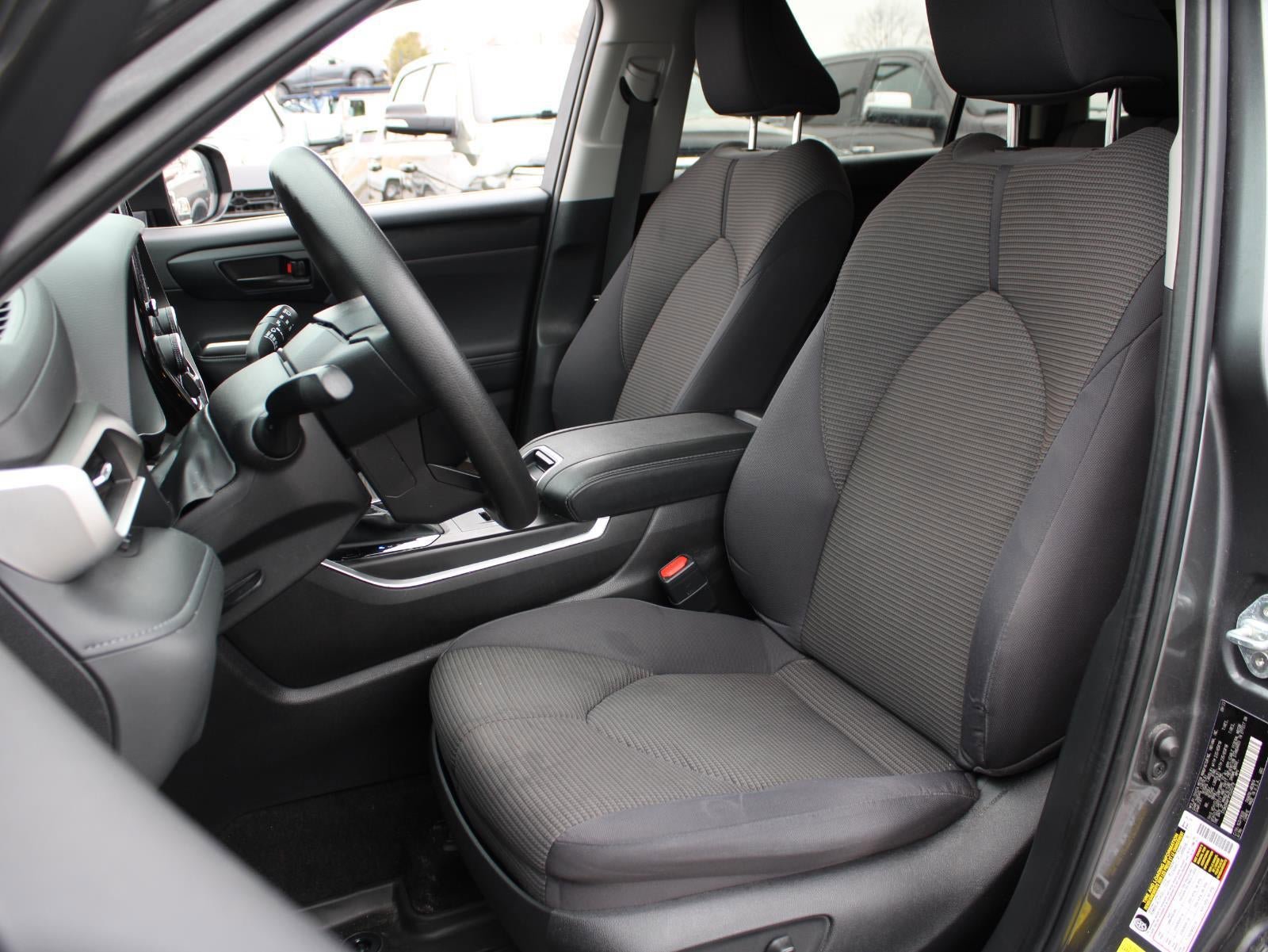 Used 2023 Toyota Highlander L FWD image 15