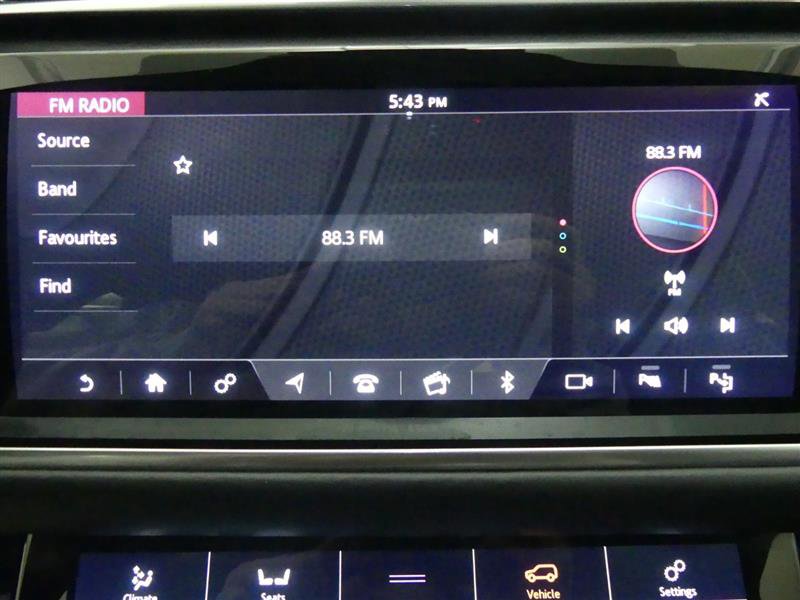 Used 2019 Land Rover Range Rover Velar R-Dynamic HSE image 13