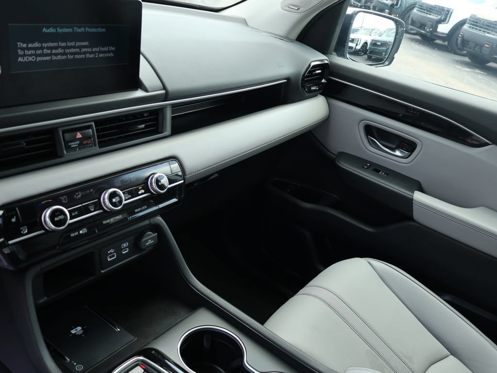 Used 2025 Honda Pilot Touring image 29