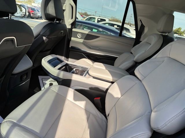 Used 2025 Lincoln Navigator L Reserve image 6