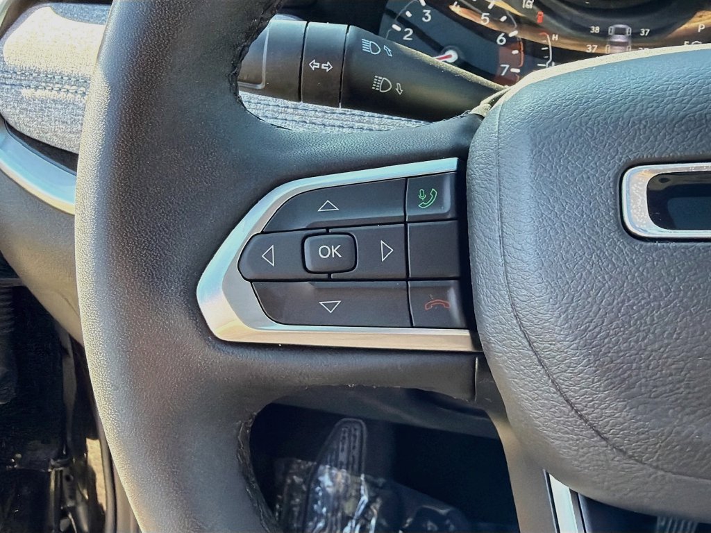 Used 2023 Jeep Compass Latitude w/ Sun and Sound Group AWD/4WD image 12