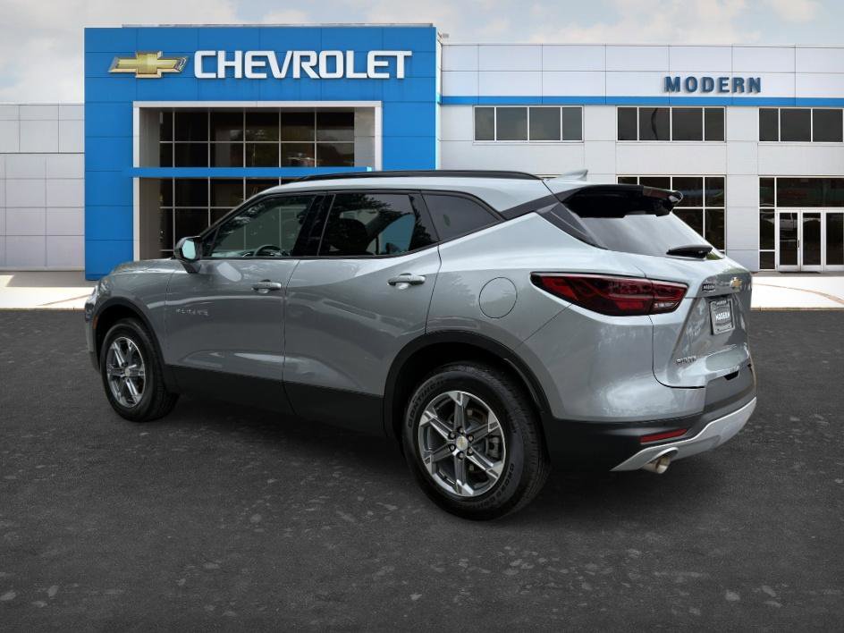 Used 2024 Chevrolet Blazer LT w/ Convenience Package FWD image 3