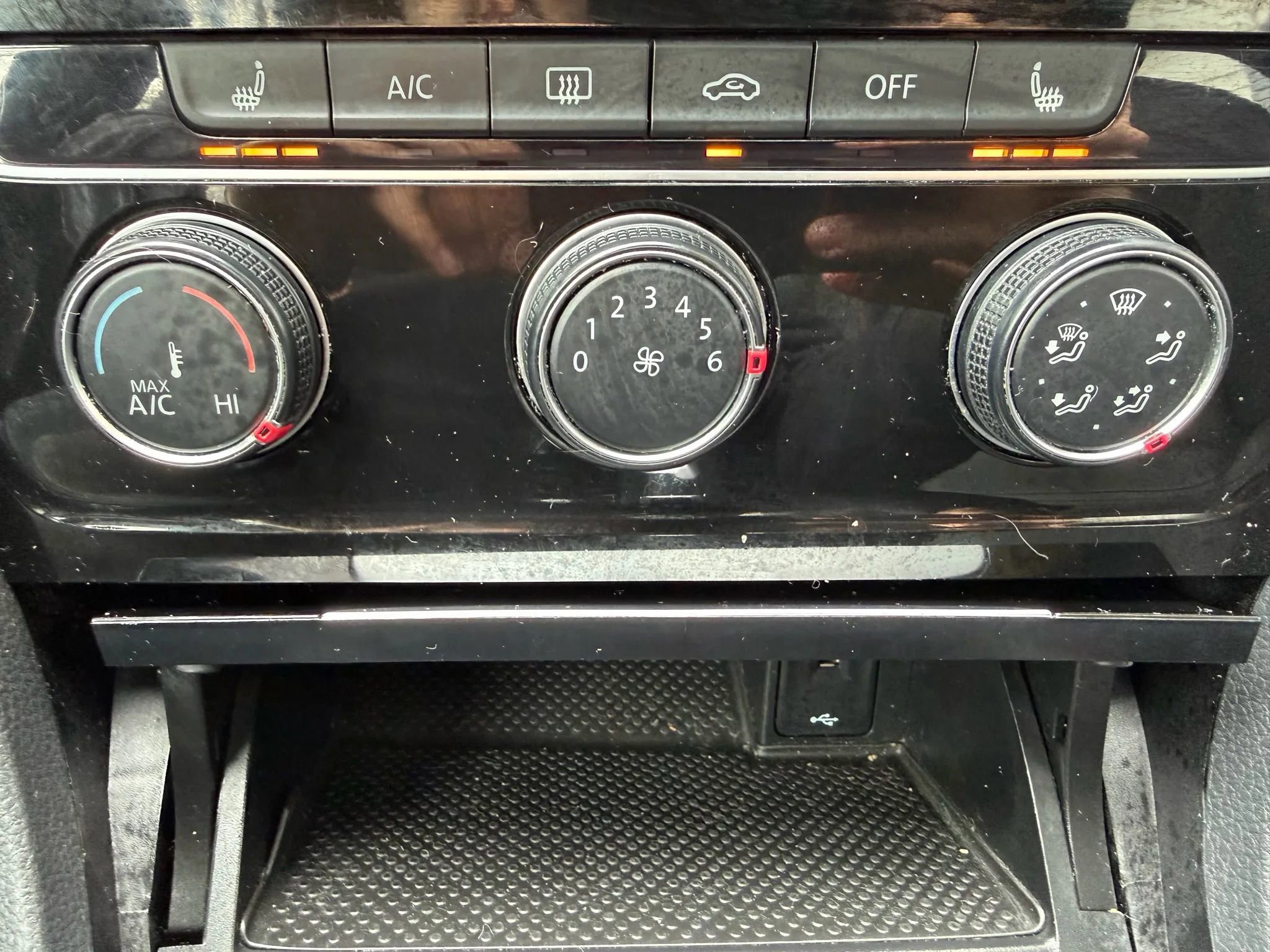Used 2019 Volkswagen GTI SE w/ SE Experience Package FWD image 21