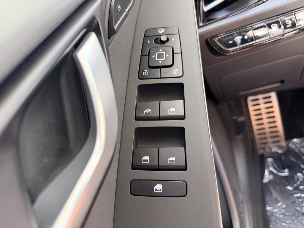 Used 2024 Kia Niro SX Touring FWD image 24