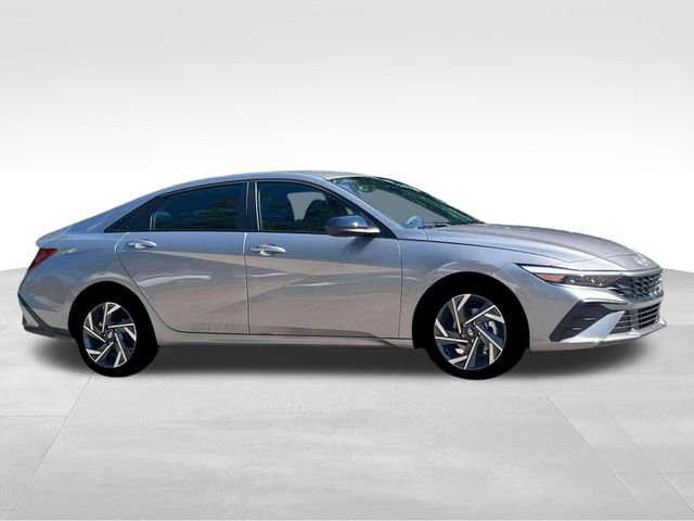 New 2025 Hyundai Elantra Sport image 10