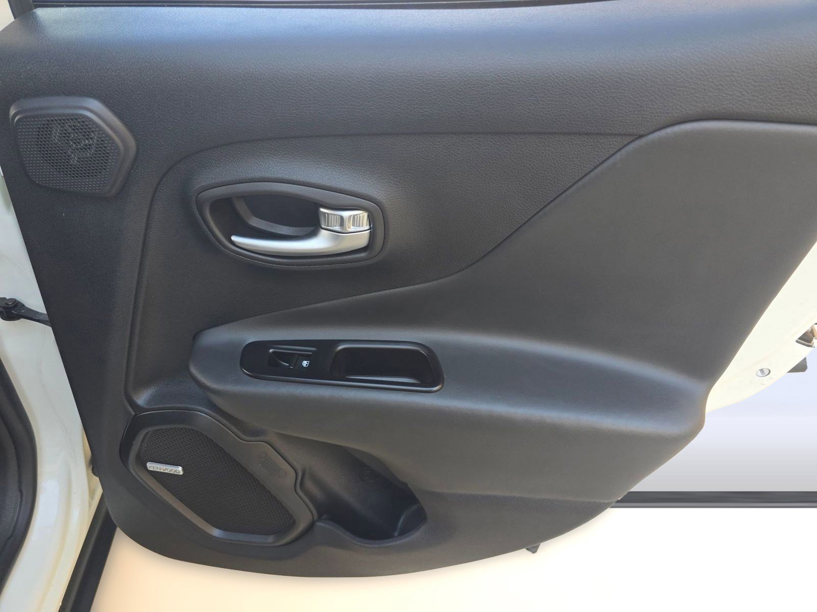 Used 2020 Jeep Renegade Limited image 28