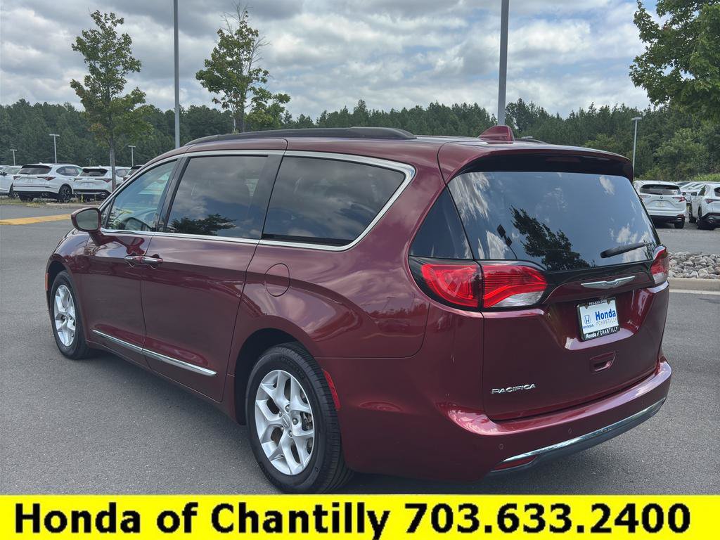 Used 2017 Chrysler Pacifica Touring-L w/ Tire & Wheel Group FWD image 5