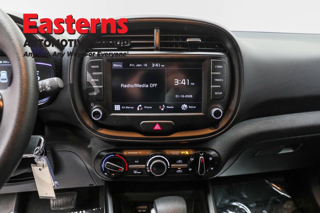 Used 2025 Kia Soul LX w/ LX Technology Package image 12