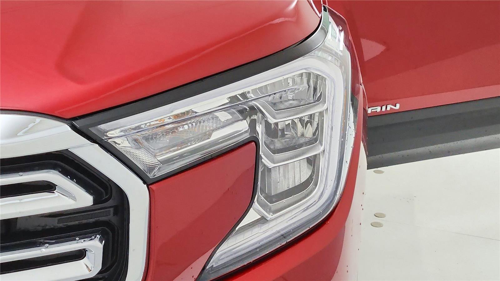 Used 2024 GMC Terrain SLT w/ Infotainment Package II image 17