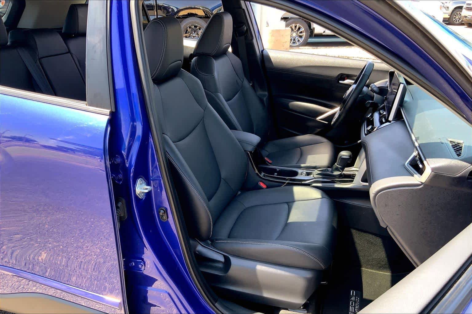 Used 2024 Toyota Corolla Cross XLE w/ Convenience Package FWD image 8