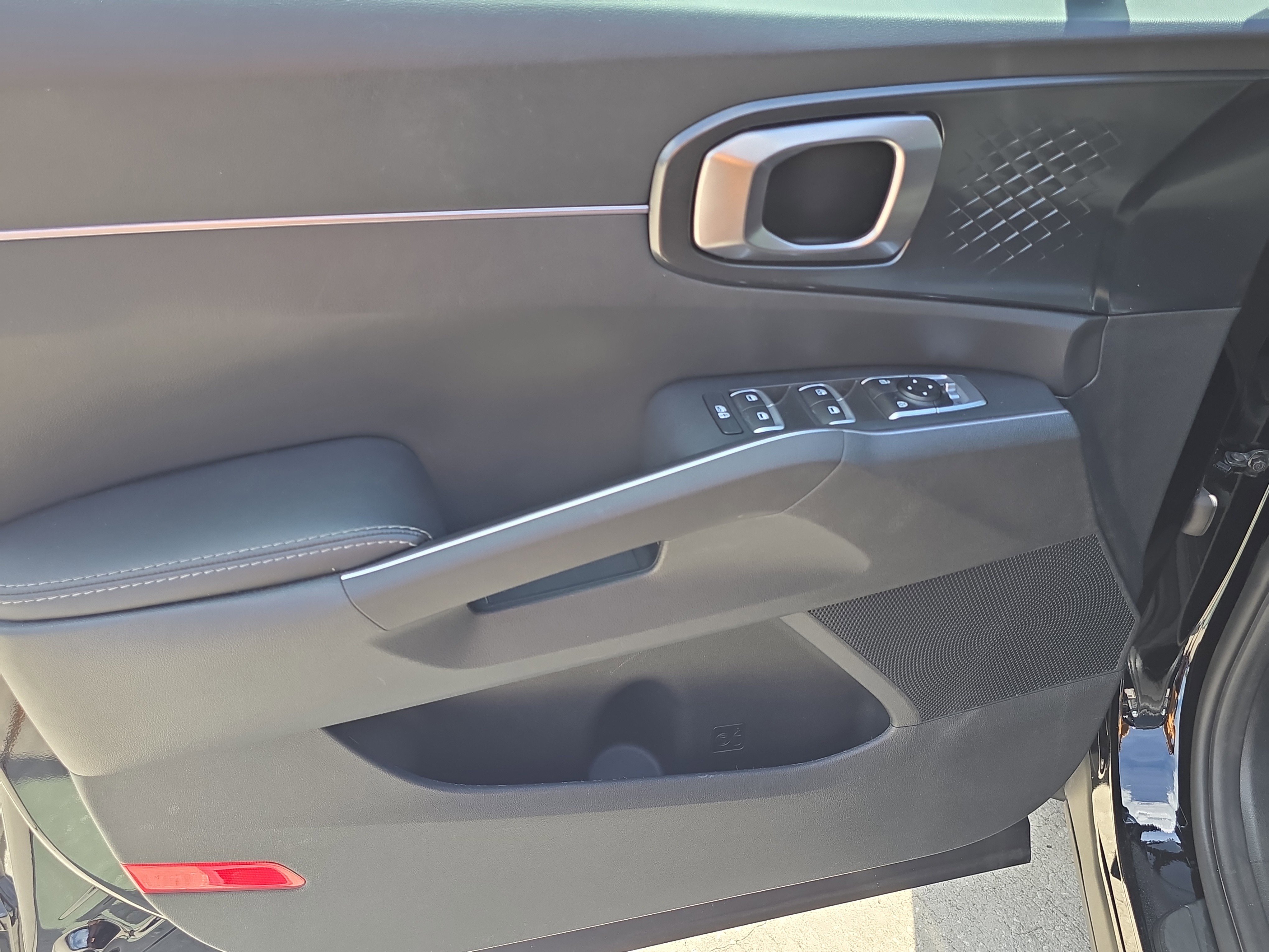 Certified 2023 Kia Sorento LX FWD image 18