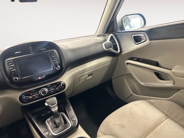 Used 2023 Kia Soul LX w/ LX Technology Package image 12