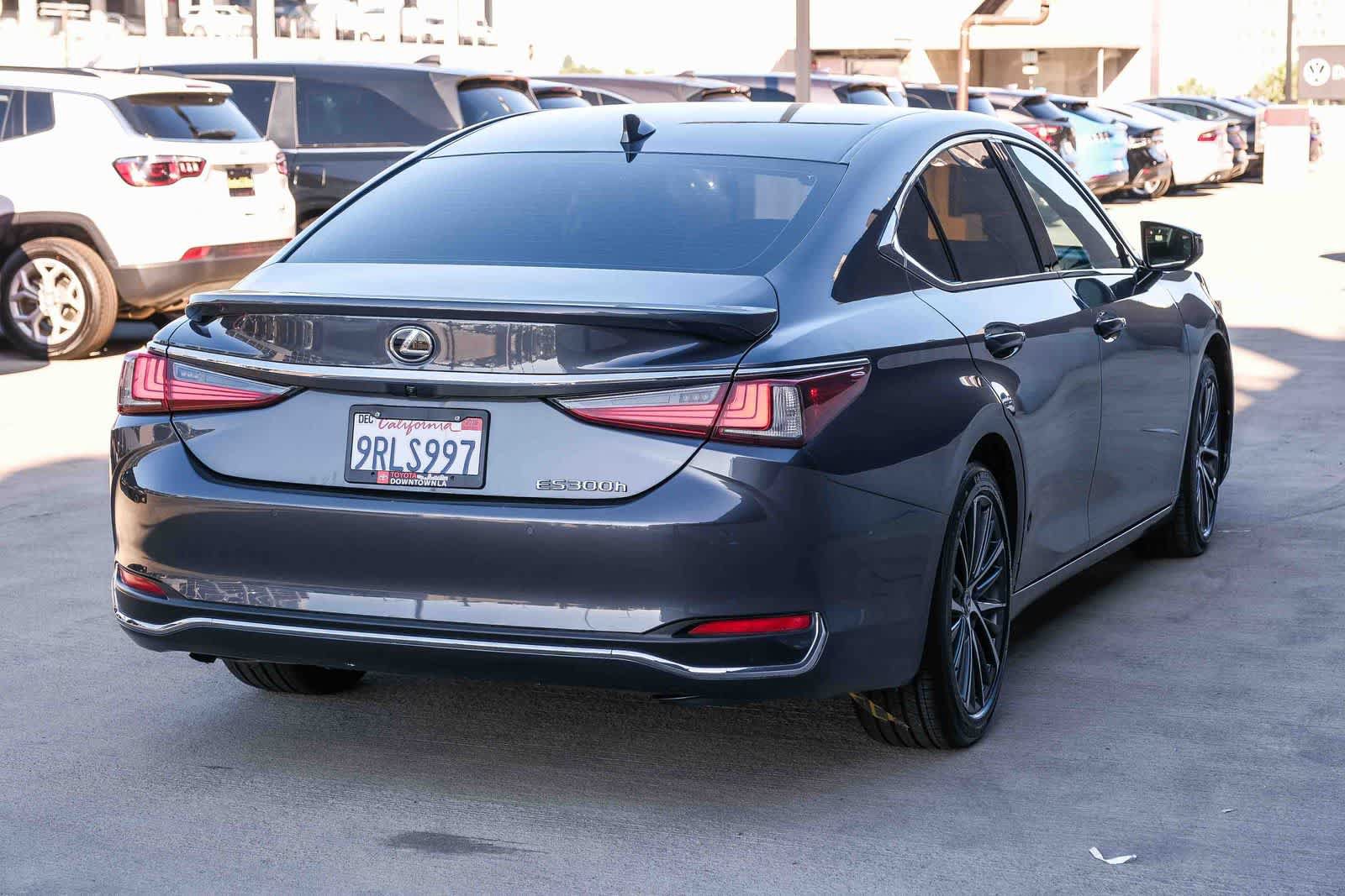 Used 2025 Lexus ES 300h w/ Premium Package FWD image 4