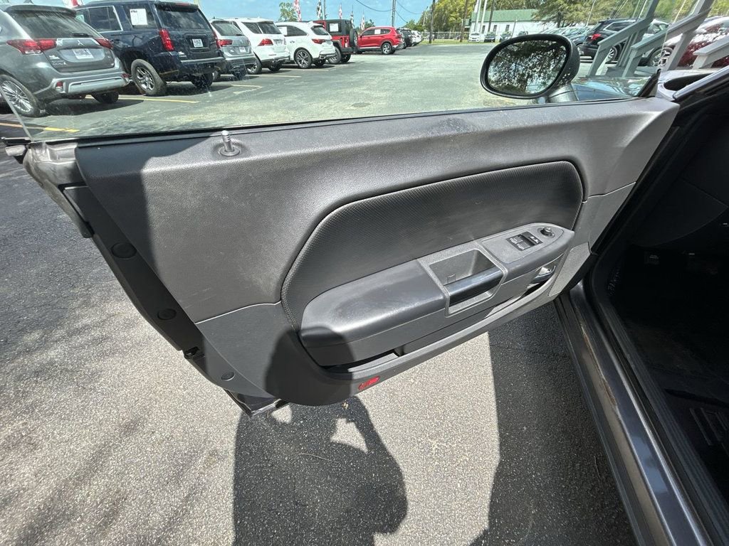 Used 2014 Dodge Challenger SXT Plus RWD image 12