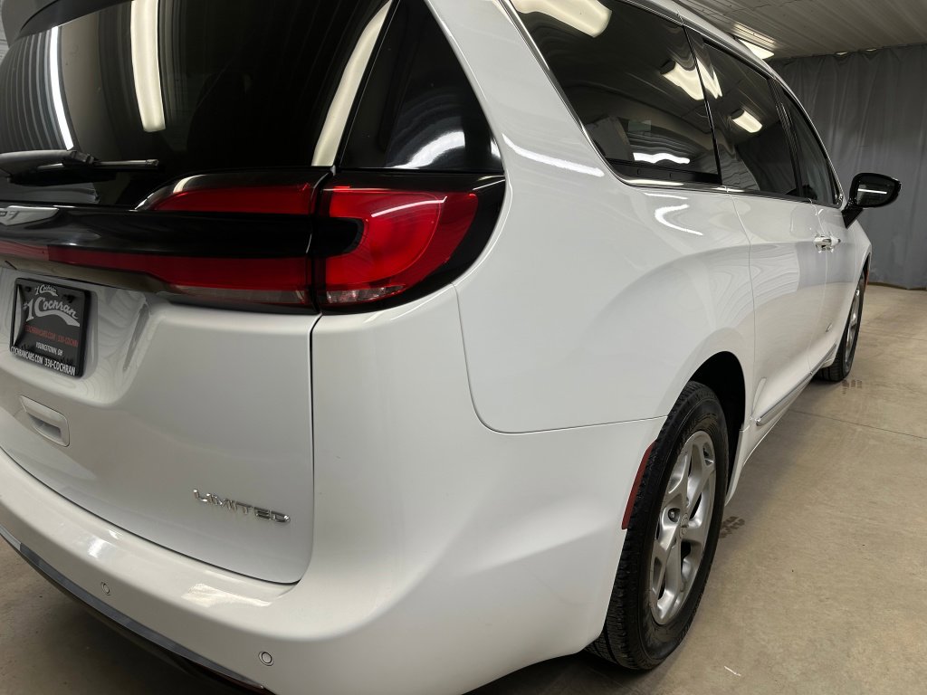 Used 2023 Chrysler Pacifica Limited image 27