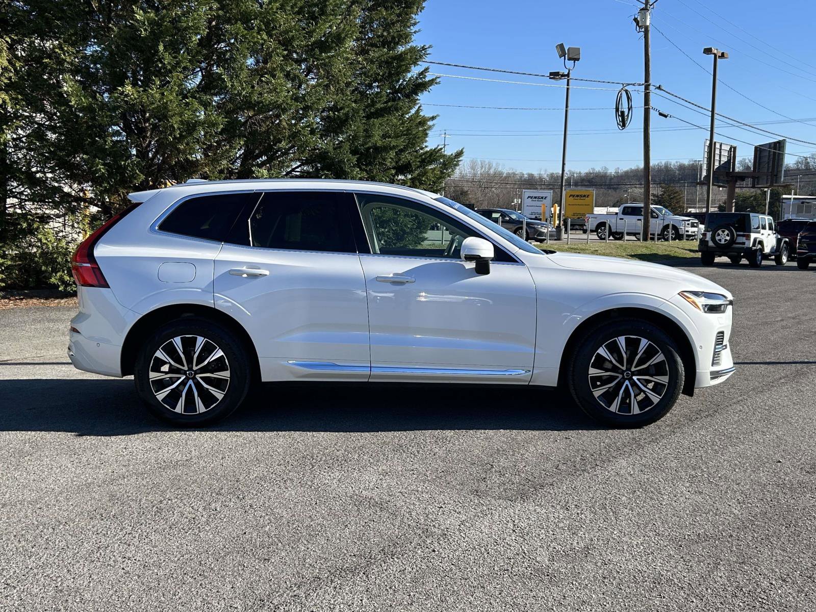 Certified 2023 Volvo XC60 B5 Plus w/ Climate Package image 2