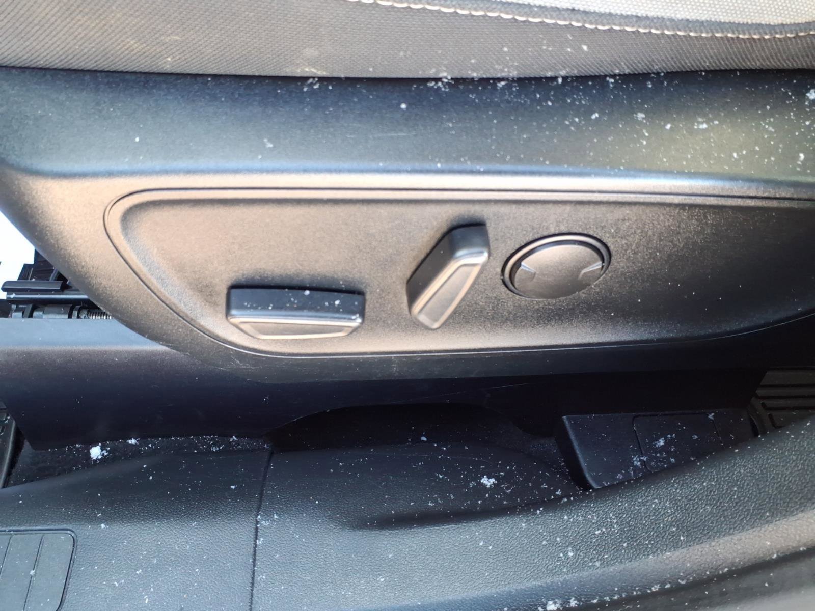 Used 2020 Ford Escape SE image 12